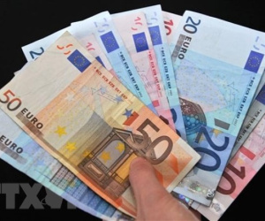 Giá trị đồng euro giảm xuống mức thấp nhất trong 5 năm qua