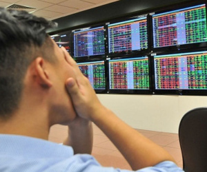 Nỗi đau nhà đầu tư trẻ: Vay tiền mua cổ phiếu rồi nhìn tài khoản 'bốc hơi' cả trăm triệu đồng