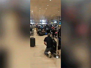Sân bay náo loạn vì món đồ kỷ niệm khách đòi mang lên máy bay