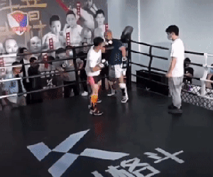 Bại tướng của Từ Hiểu Đông lại thua 'bẽ mặt' ngay khi tái xuất