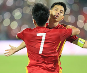 Hùng Dũng nói gì sau bàn thắng quý hơn ‘vàng 10’?