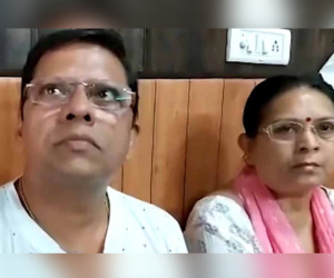 Bố mẹ kiện con trai vì hai vợ chồng mãi...không chịu sinh cháu