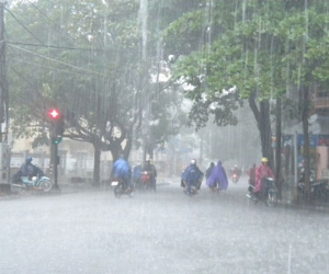 Dự báo thời tiết 13/5: Miền Bắc hứng mưa rất to, nguy cơ lốc sét và sạt lở