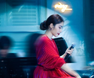 Netizen bất ngờ với lý do Nam Em luôn ngồi ghế khi hát