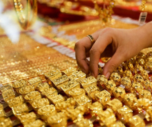 Giá vàng trong nước lao dốc gần 1 triệu đồng/lượng