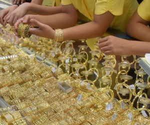 Giá vàng hôm nay 13-5: Bị bán tháo, giá vàng tiếp tục rớt mạnh