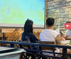 Ét ô ét, bắt gặp Quang Hải và 'bạn gái tin đồn' hẹn hò riêng xem U23 Việt Nam
