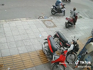 Con gái cầu cứu cha đi đón và 'món quà' chia tay của bạn trai khiến hai bố con thất kinh