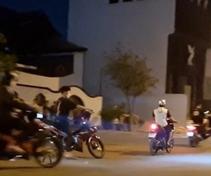 Chặn đường tổ chức đua xe giữa đêm, nhóm thanh niên bị công an vây bắt