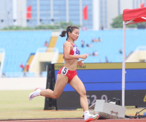 Nguyễn Thị Oanh giành 3 HCV SEA Games 31: Ngả mũ trước nghị lực phi thường của cô gái 1,53 m!