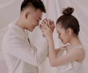 Bồ cũ Quang Hải tổ chức đính hôn sang xịn với bạn trai nổi tiếng