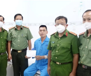 Thiếu tá công an bị nhóm thanh niên xông vào đâm trọng thương