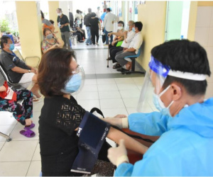 TP.HCM: Tiêm vắc-xin ngừa Covid-19 mũi 4