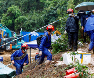Báo Mỹ: Máy bay Trung Quốc lao xuống núi 'có chủ ý' khiến 132 người thiệt mạng