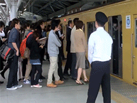 'Choáng' với màn đi tàu của người dân Nhật Bản giờ cao điểm và những nguyên tắc bất thành văn