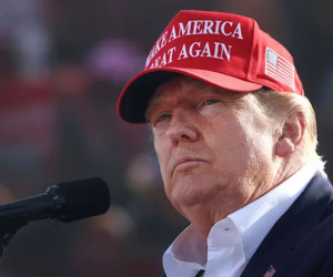 Ông Trump phải đăng bài trên Truth Social trước khi xuất bản trên Twitter