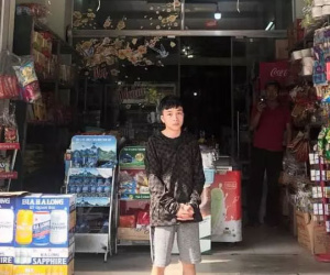 Thua bạc 100 triệu, thanh niên cầm dao vào tiệm tạp hoá cướp tiền