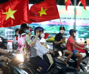 Người Hà Nội xuống đường ăn mừng U23 Việt Nam vào chung kết SEA Games 31