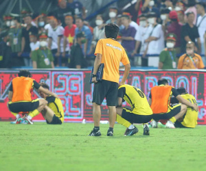 Cầu thủ Malaysia đổ gục, khóc như mưa vì thua U23 Việt Nam