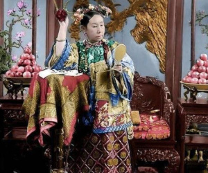 Khi Từ Hi Thái hậu ngủ dậy, bà chỉ liếc nhìn cung nữ thì đã có ý định giết chết người này! Chính xác thì bà đã thấy gì?