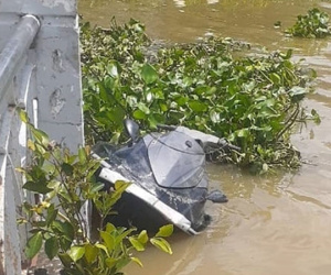 Mô tô nước tông sà lan, 2 người tử vong