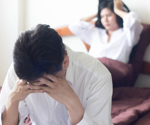 Chồng lén cho tiền người yêu cũ