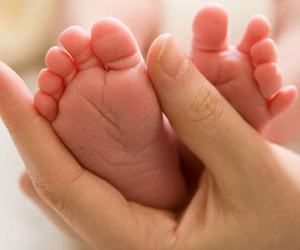 3 vị trí trên cơ thể bé, cha mẹ càng chạm nhiều con càng thông minh