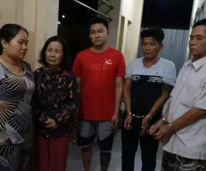 Công an mật phục bắt băng cướp giật tại hội chợ