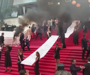Nhóm phụ nữ biểu tình gây náo loạn thảm đỏ LHP Cannes