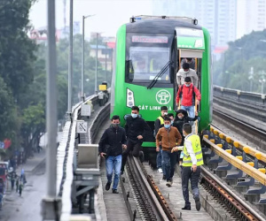 Lãnh đạo Metro Hà Nội nói gì khi tàu Cát Linh đột ngột dừng trong mưa dông?