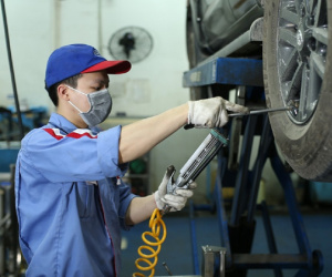 Lái xe đường dài tài xế cần kiểm tra ô tô những gì?