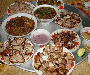 Sợ bị chê 'kém sang', người Việt thi nhau đãi khách mâm cơm đầy thịt, ít rau: Chỉ rước thêm bệnh