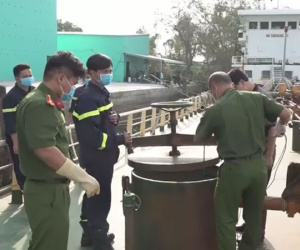 Đường dây buôn lậu 200 triệu lít xăng giả: Đề nghị truy tố 74 bị can