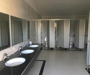 Ngại dùng nhà vệ sinh công cộng vì sợ bệnh lây qua đường tình dục: Bác sĩ nói gì?