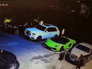 Say rượu, thanh niên có màn 'thị uy' dại dột với bạn gái khiến dân mê xe 'phát ngất'