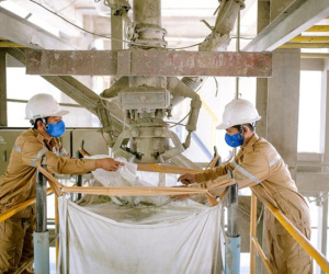 Doanh nghiệp lao đao vì giá xăng dầu: Cách nào hạ nhiệt ?