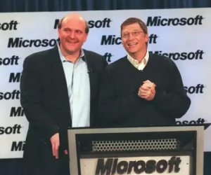 Lãnh đạo cấp cao Microsoft xem 'phim nóng' trước mặt nhân viên nữ