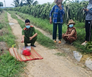 Đi mò ốc, người dân tá hỏa phát hiện thi thể bé sơ sinh còn dây rốn dưới mương nước