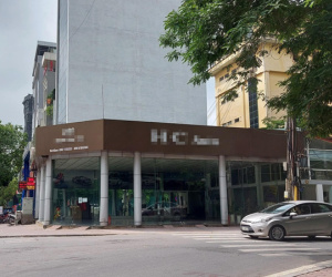 Kỳ lạ nhiều showroom bán siêu xe biếu tặng trống trơn