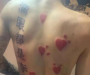 Yêu qua mạng 6 ngày, nam thanh niên xăm kín lưng tỏ tình khiến ai nấy phát sợ: Làm như được 6 năm vậy!