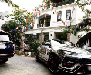 Biệt phủ mới tậu sặc mùi tiền của đại gia Minh Nhựa