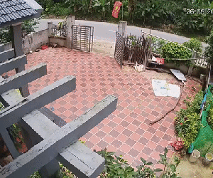 Video: Sạt lở kinh hoàng, người đàn ông suýt bị khối đất đá rơi trúng người tại Thái Nguyên