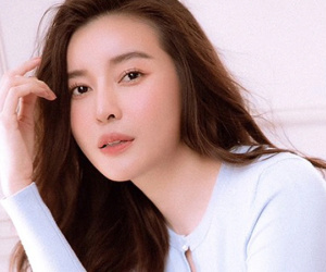Tuổi thơ đầy 'sóng gió' của Cao Thái Hà mà ít ai biết đến: Ba mẹ ly hôn, gia đình phá sản