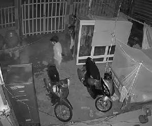 Trộm vào đến tận giường vẫn phải tay không bỏ chạy, dân mạng tấm tắc : 'Nhà nhất định phải nuôi một con'