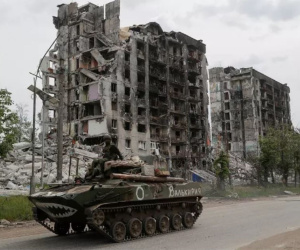 Ukraine kêu gọi viện binh cứu Donbass, Nga tuyên bố tăng doanh thu từ dầu khí