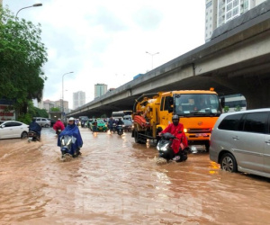 Cơn mưa chiều 29/5 vượt gấp đôi năng lực hạ tầng thoát nước Hà Nội