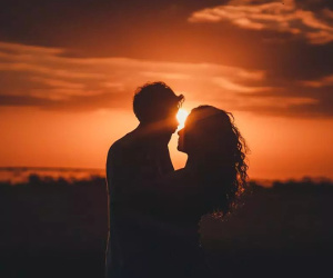 HOT: 'Phi công' nữ ca sĩ T. đình đám hóa ra là 'thánh ăn hàng Tinder'?