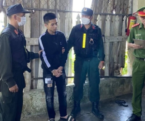 Đưa mã tấu cho bạn chém người, 2 thanh niên bị bắt giam