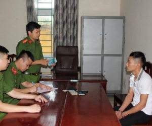 Nam thanh niên chuyên mang tiền âm phủ đi nhờ chuyển khoản thành tiền thật