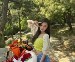 Chân dài chen vào giữa hôn nhân của Từ Hy Viên đăng bài đáp trả đầy ẩn ý với chiếc nhẫn kim cương cỡ 'khủng' trên tay